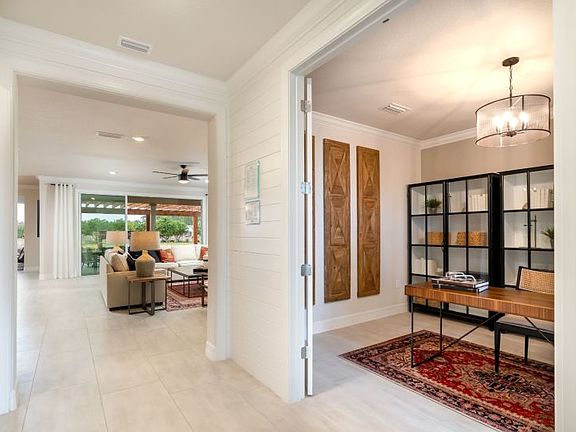 Stellar Wide Entry w Flex Room