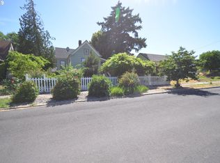 618 W 8th St, The Dalles, OR