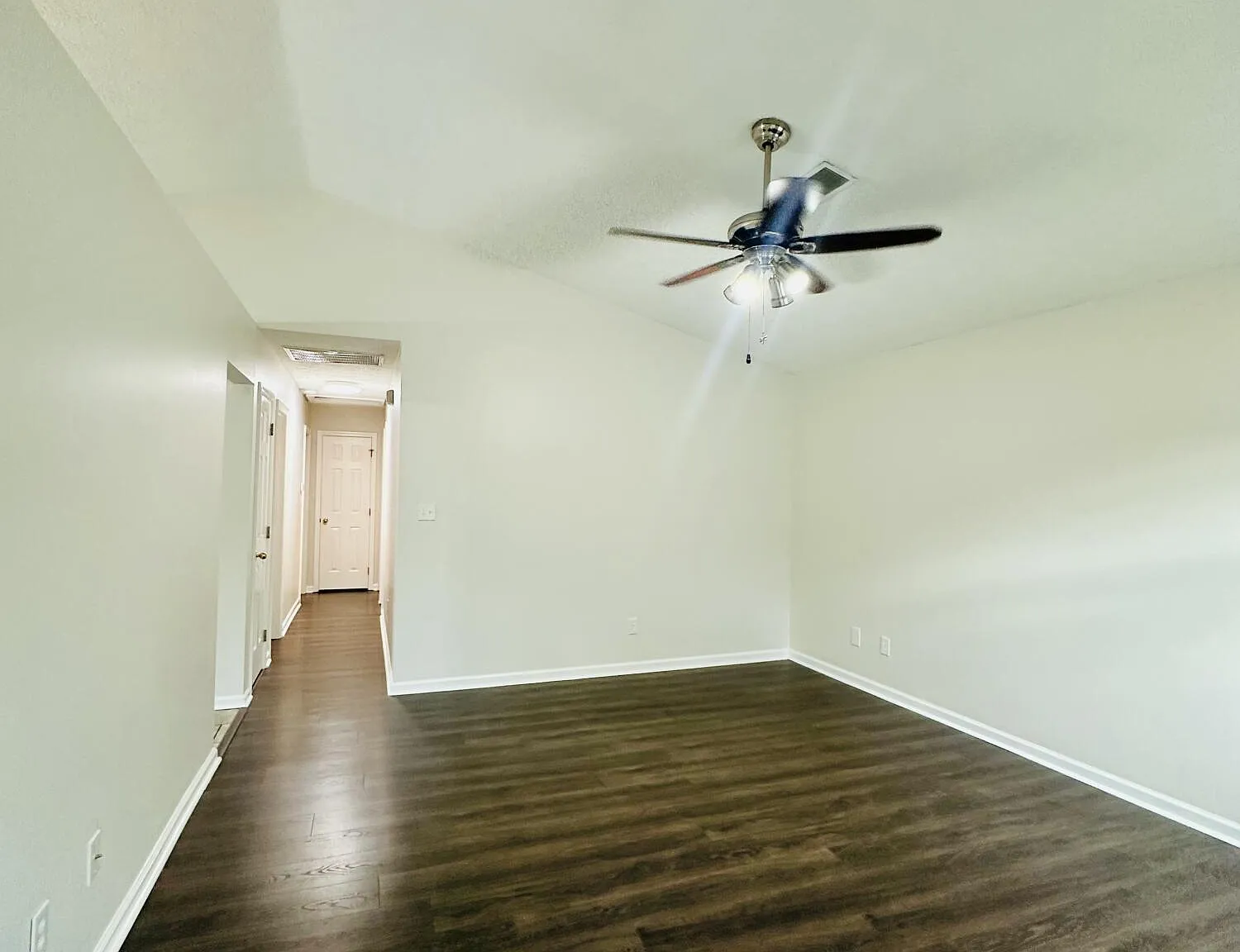 3 bed, 2.0 bath, 1040 sqft, $2,000 — Photo 3