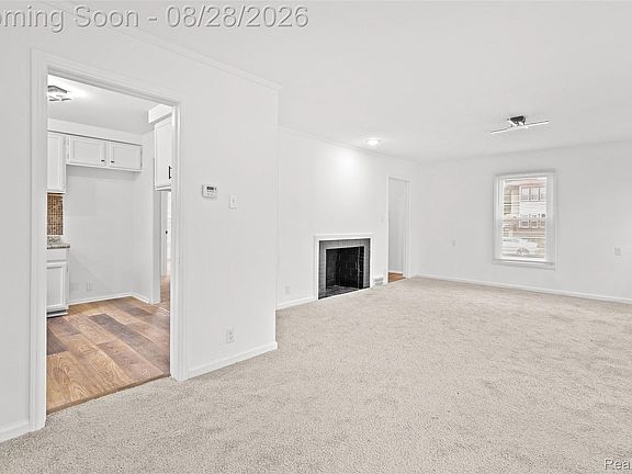 5th image of 15782 Lindsay St