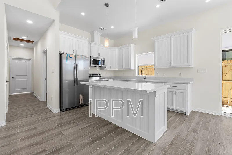 2 bed, 2.0 bath, 1100 sqft, $1,500 — Photo 2