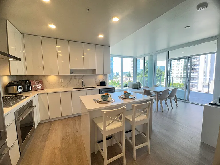 555 Sydney Ave — Photo 8