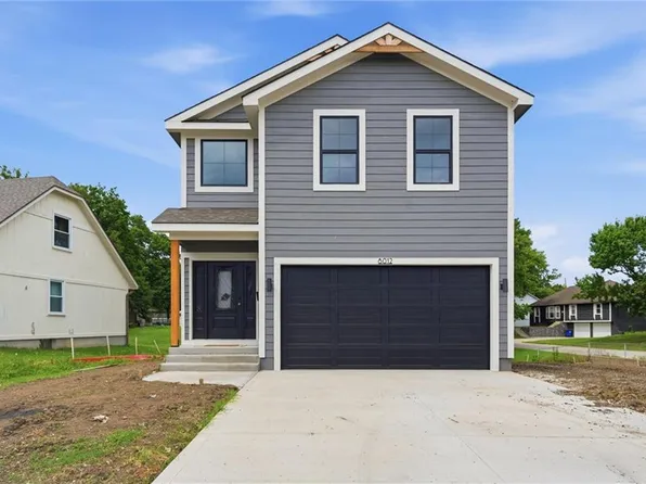 8012 E 130th St, Grandview, MO 64030