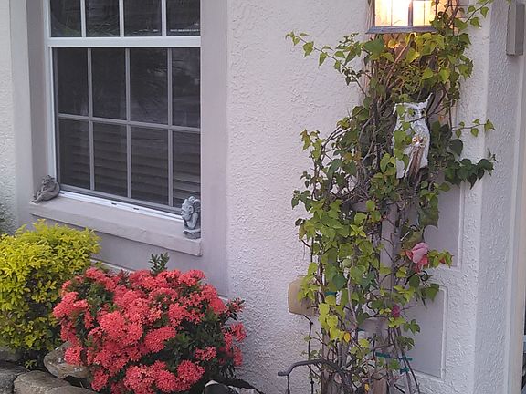 4th image of 25913 Crippen Dr