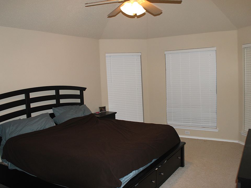 Master Bed w/ King Bed
