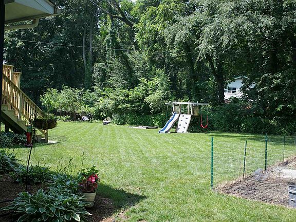 3rd image of 1211 Briarwood Dr
