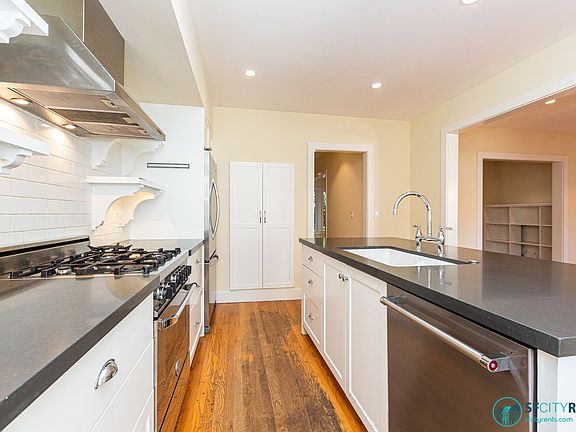 5th image of 1051 Shotwell St