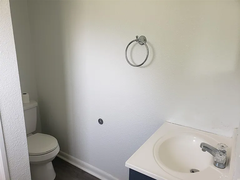 3818 Hamid Blvd — Photo 9