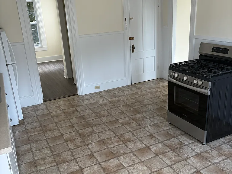458 Notre Dame Ave #2F — Photo 3