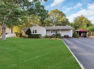 99 Beaver Dam Rd, Islip, NY 11751