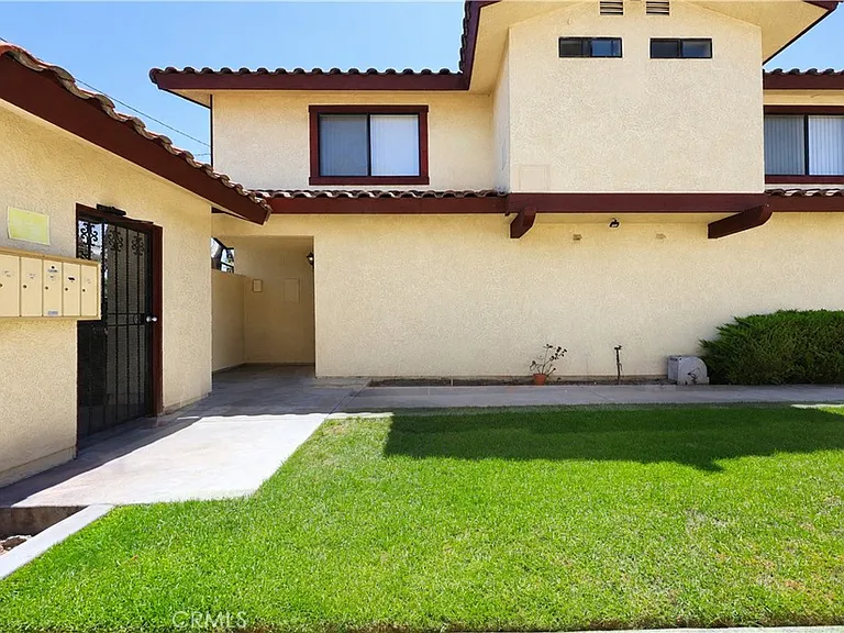 10355 La Reina Ave #A — Photo 2