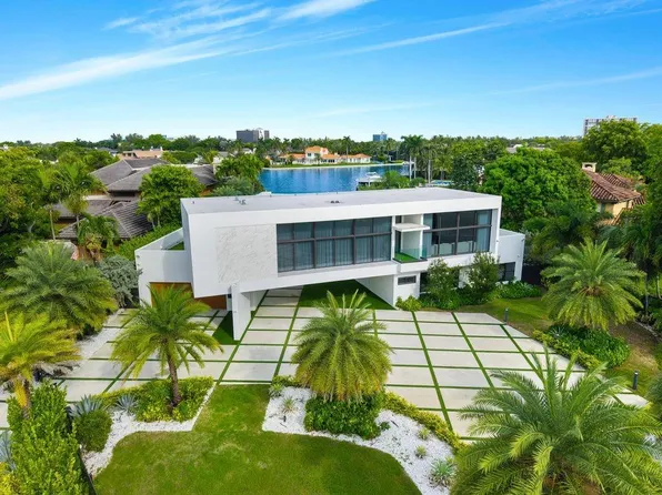 19 Gatehouse Road, Sea Ranch Lakes, FL 33308