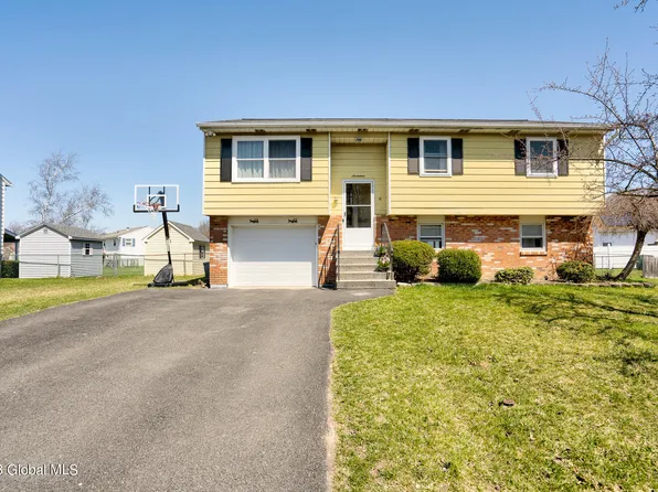 17 Arthur Drive, Cohoes, NY 12047