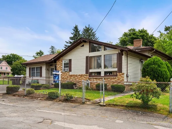 2 Currier Ave, Methuen, MA 01844