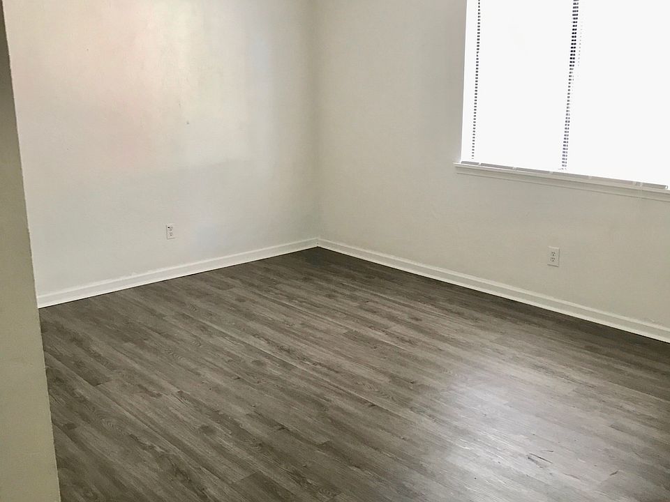 1st image of 1431 Willow Bend Way APT B