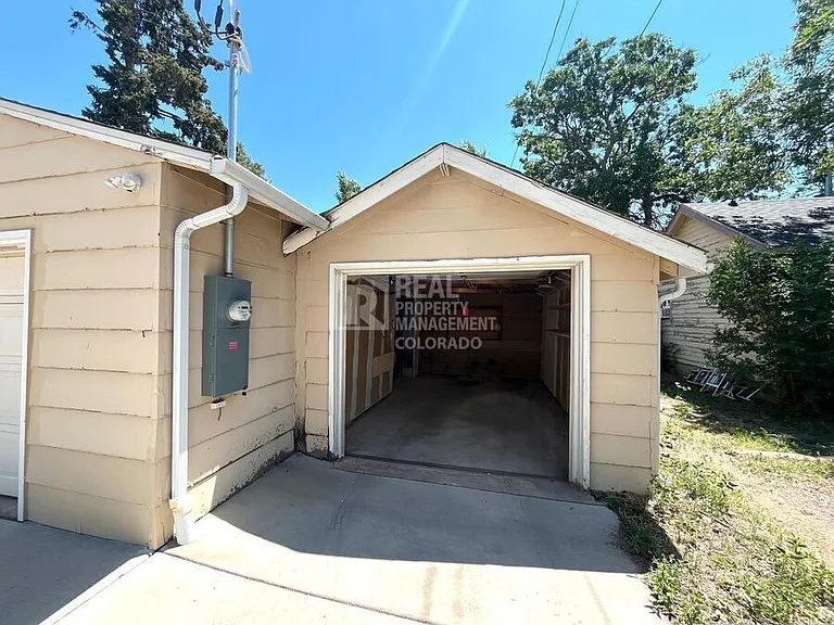 1220 N Weber St — Photo 17