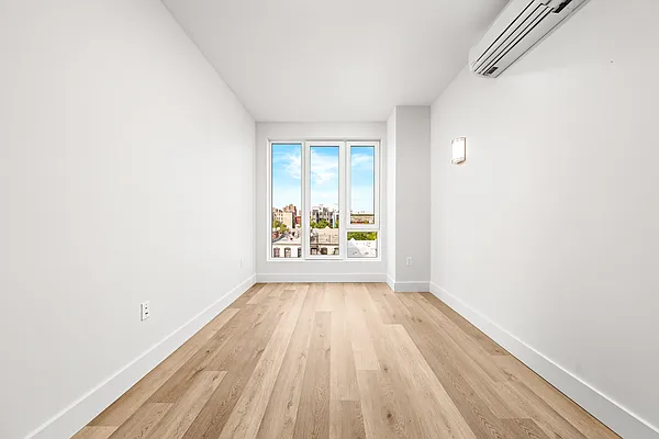 Bedroom, photo 1