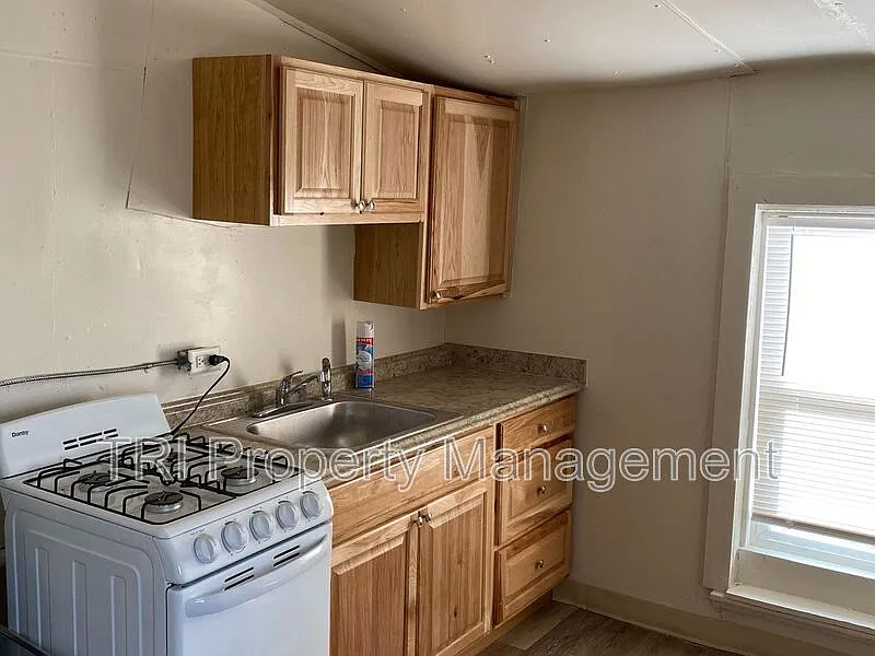 1 bed, 1.0 bath, $725 — Photo 2