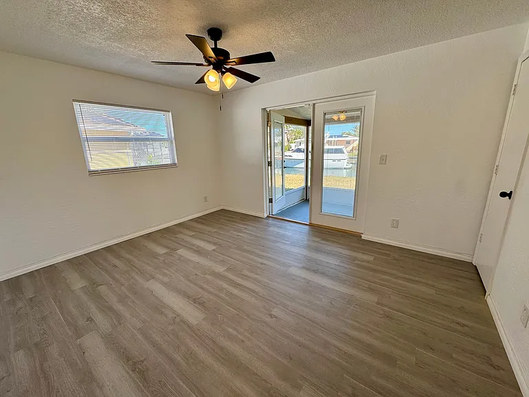 3560 Beach Dr SE — Photo 8
