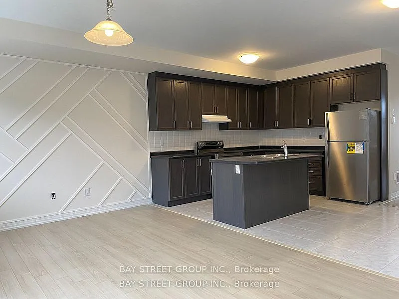 4 bed, $3,200 — Photo 4