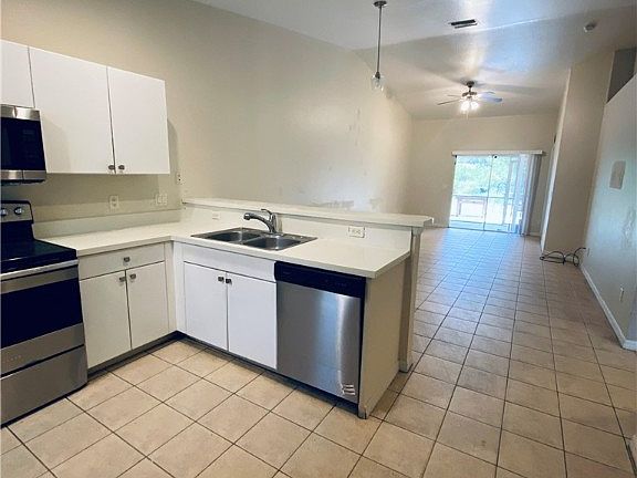 4th image of 4462/4464 29th St SW
