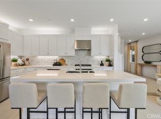 405 Snowdrop Ln, Santa Paula, CA 93060