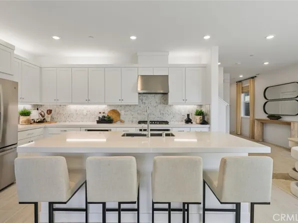405 Snowdrop Ln, Santa Paula, CA 93060