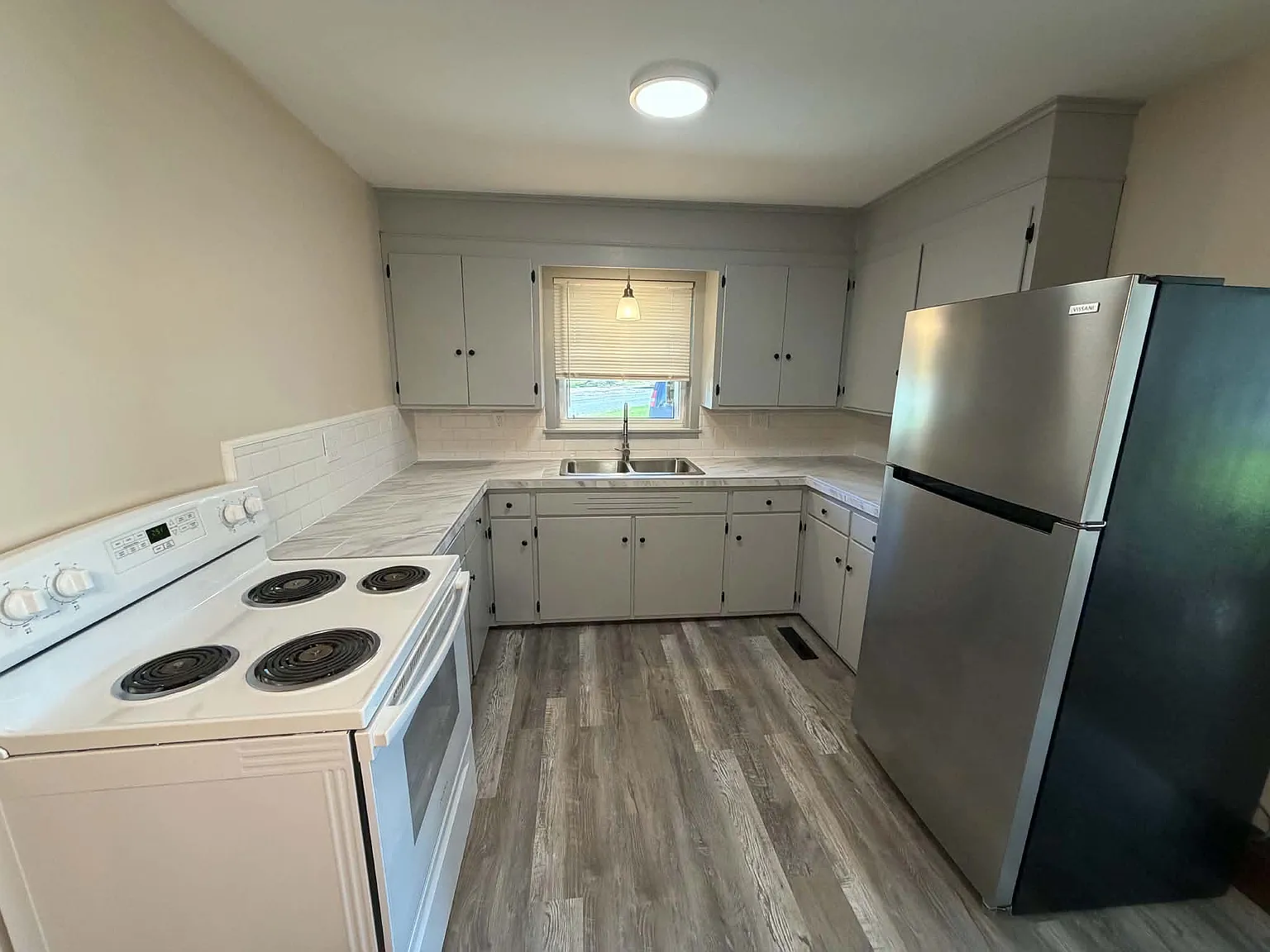 2 bed, $1,000 — Photo 4