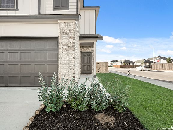 3rd image of 4939 Blue Ranch