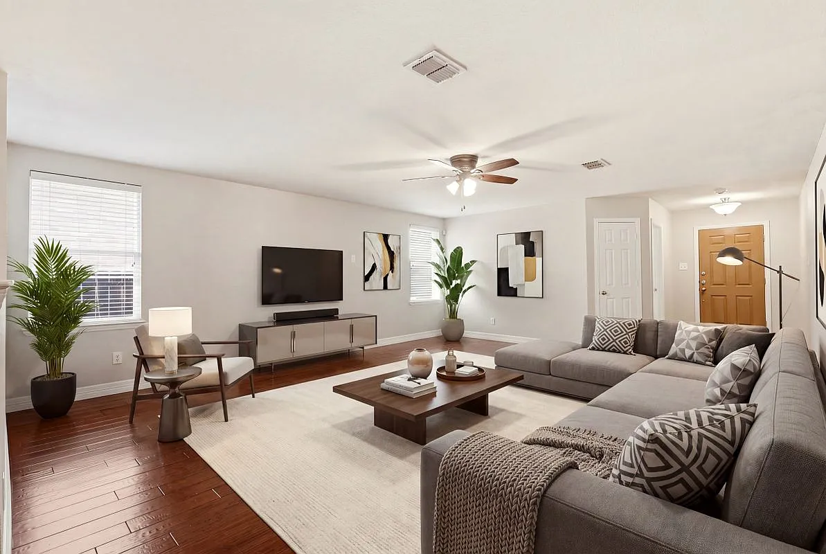 3 bed, 2.0 bath, 1660 sqft, $2,395 — Photo 2