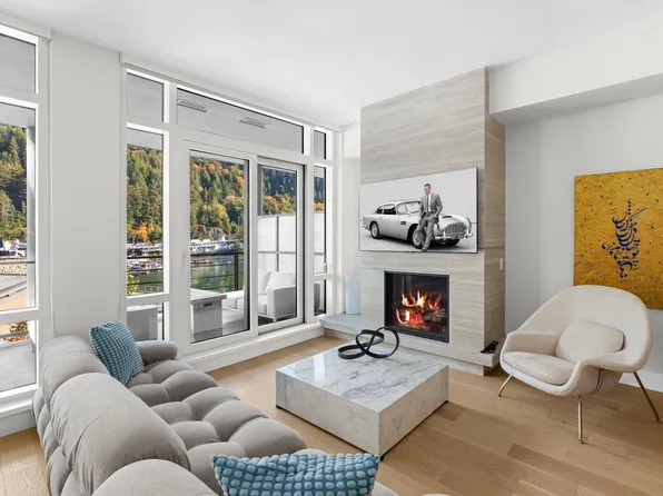 6697 Nelson Ave #301, West Vancouver, BC V7W 1Z9