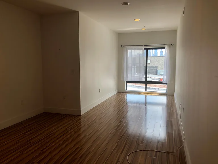 4918 Park Ave #405 — Photo 3