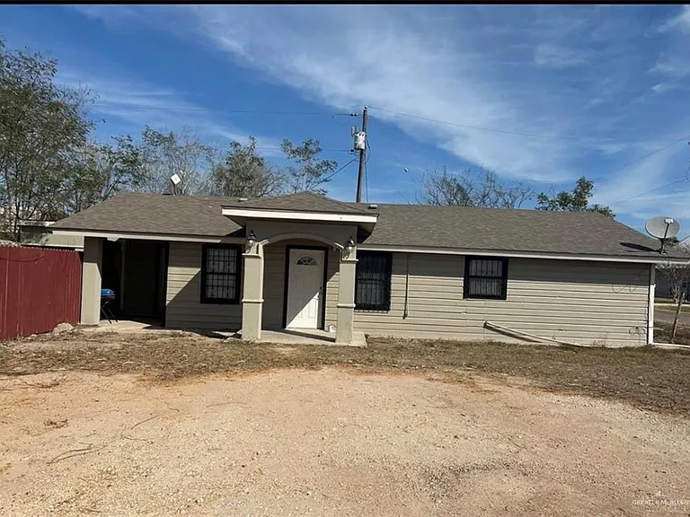4621 N Jackson Rd — Photo 1
