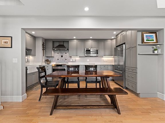 5th image of 35 Walden St #34