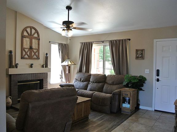 4th image of 2572 Drummond Dr