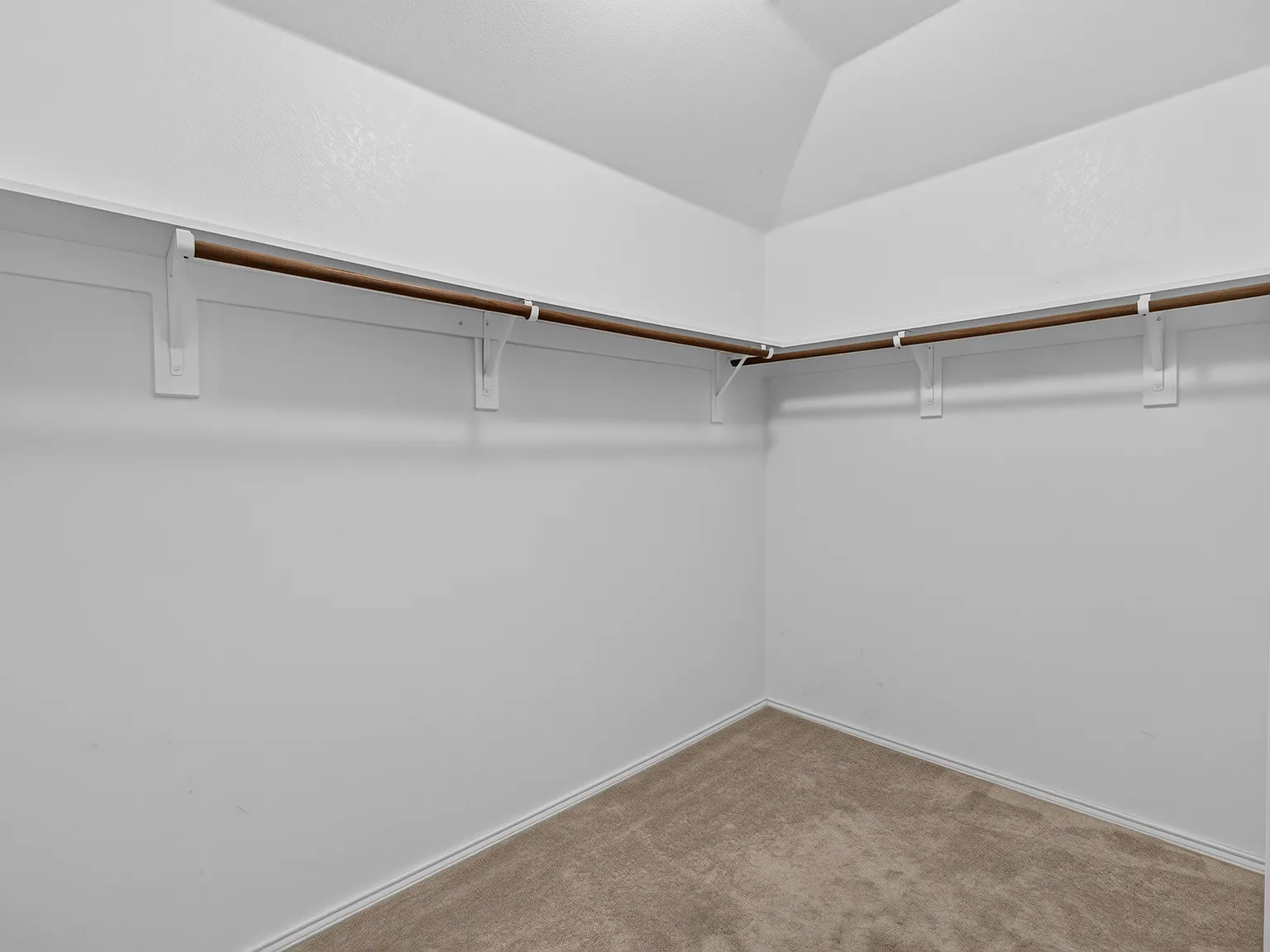 4 bed, 2235 sqft, $2,700 — Photo 3