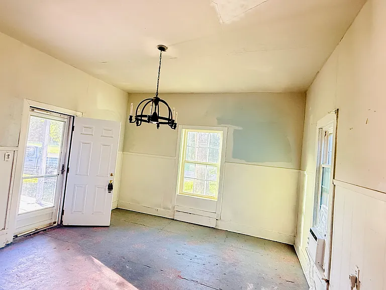 915 W Logan Ave #A & B — Photo 11