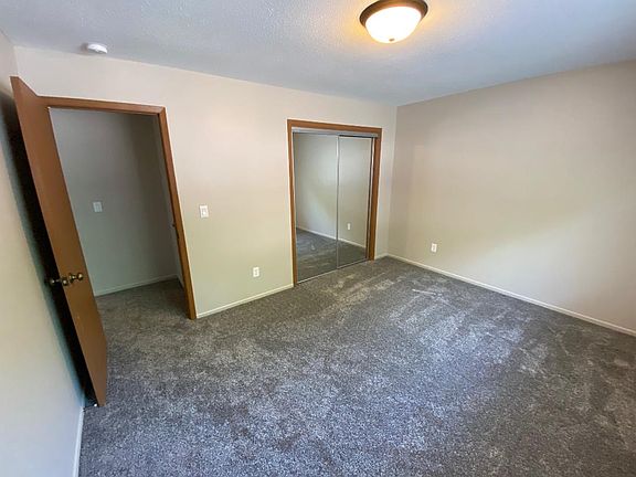 4th image of 15500 Clovernook Dr