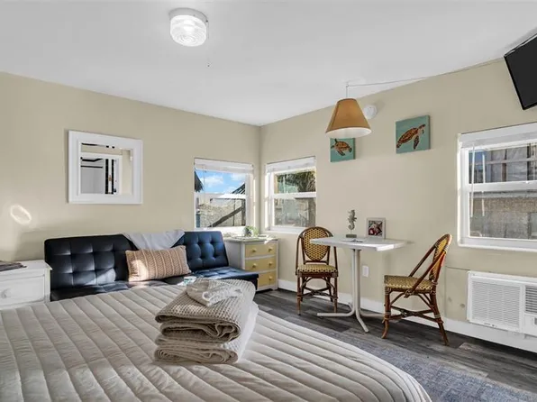 483 E Shore Dr #D3, Clearwater, FL 33767