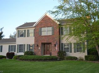 9 Treeline Dr, Annandale, NJ 08801