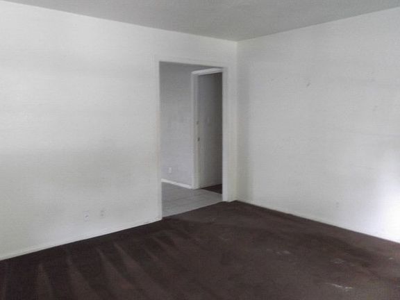 4th image of 56 Pin Oak Ct