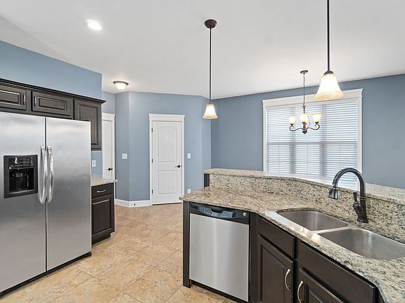 4th image of 109 Bainbridge Dr