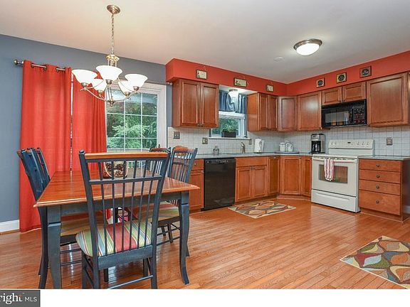 5th image of 50 Woodward Dr