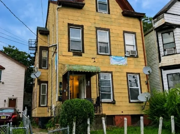 165 Pearl St, Paterson City, NJ 07501