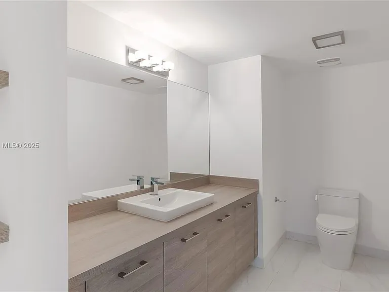 400 Sunny Isles Blvd #1418 — Photo 2