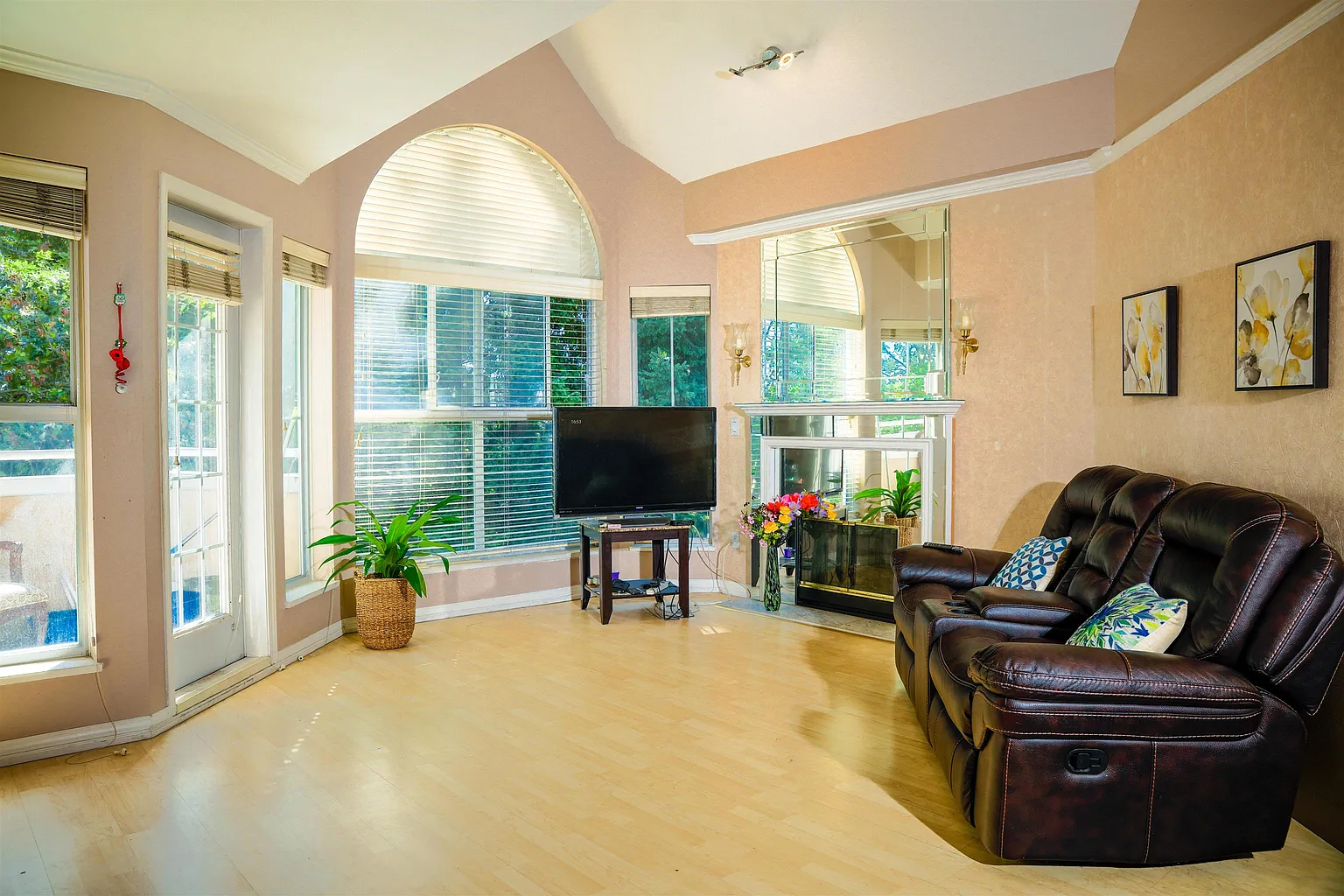 7435 121a St #410 photo 1