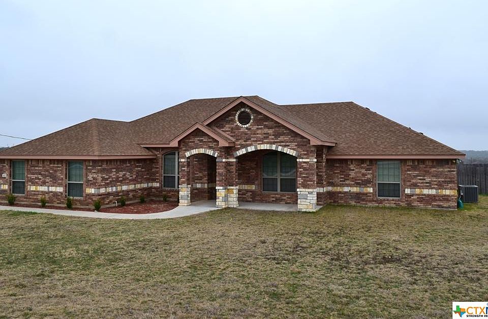 1st image of 900 Cactus Ln