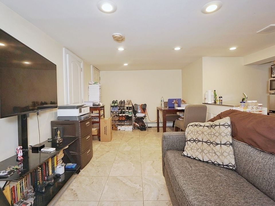 2nd image of 951 E 88th St #1