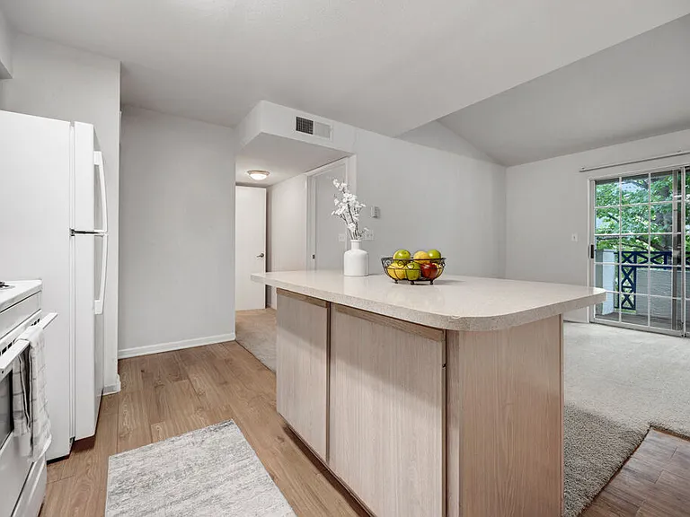 La Calera Apartments — Photo 15