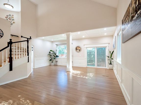 Large Living room with Step down to sunken family/living.